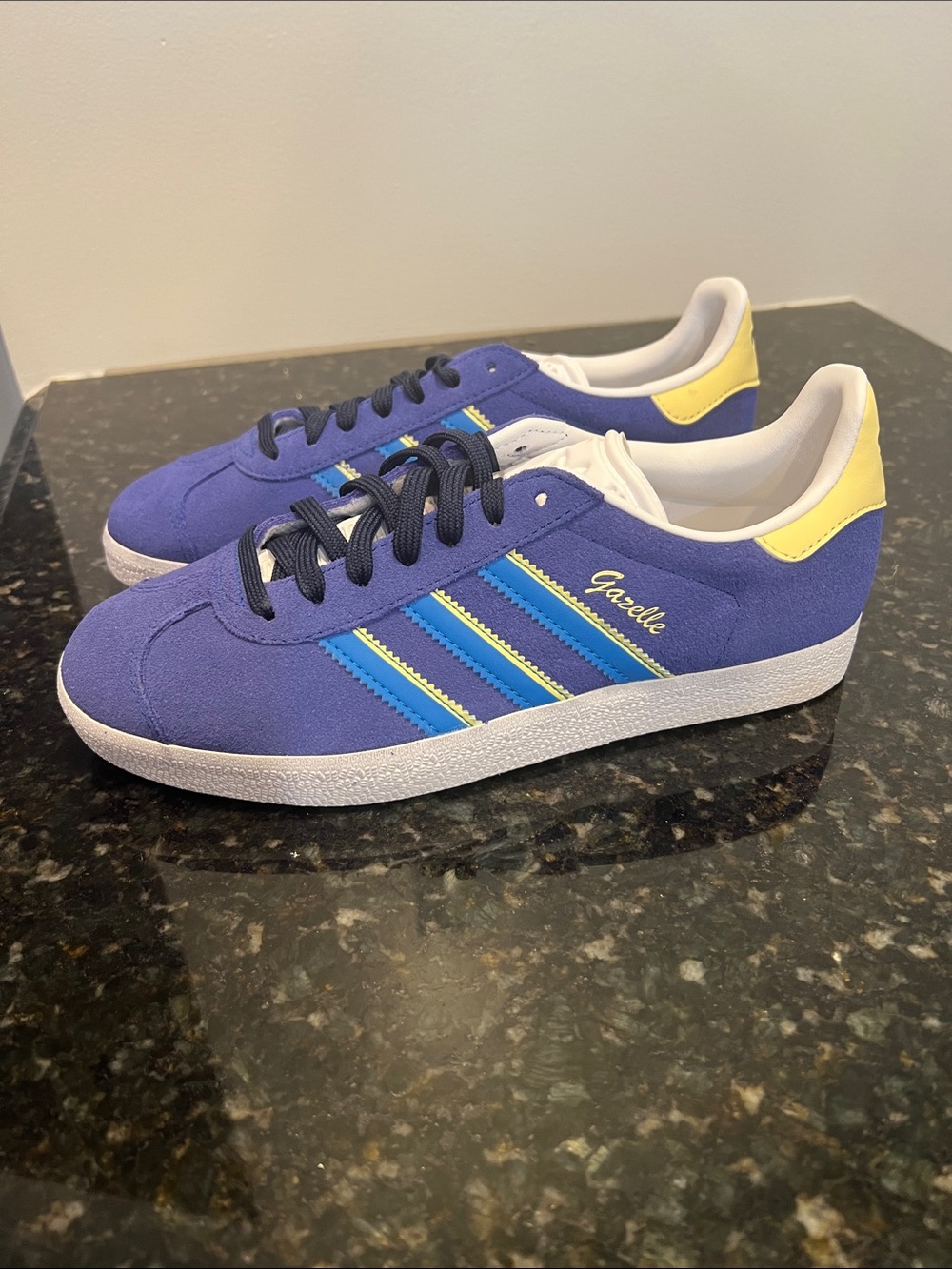 Adidas women’s Gazelle Blue and cream Casual Sneakers size 6W